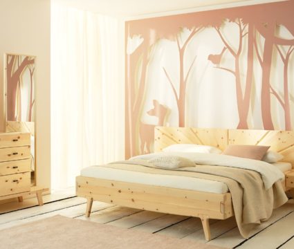 Helles Schlafzimmer aus Holz