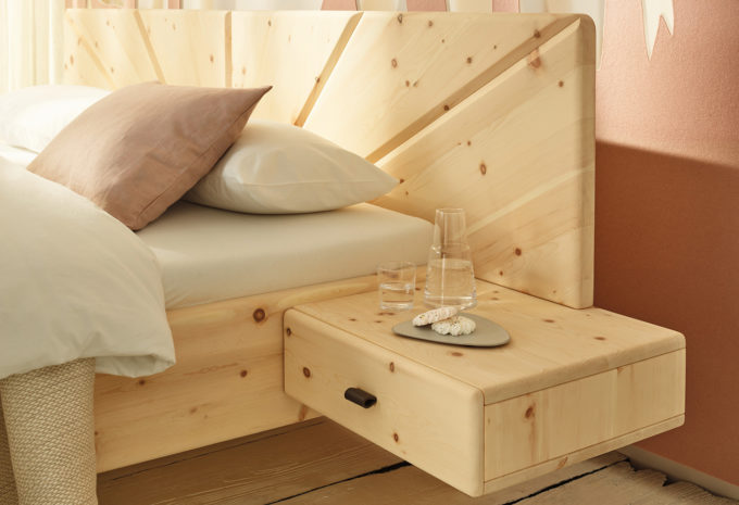 Detailansicht Kopfteil aus Holz, Bett